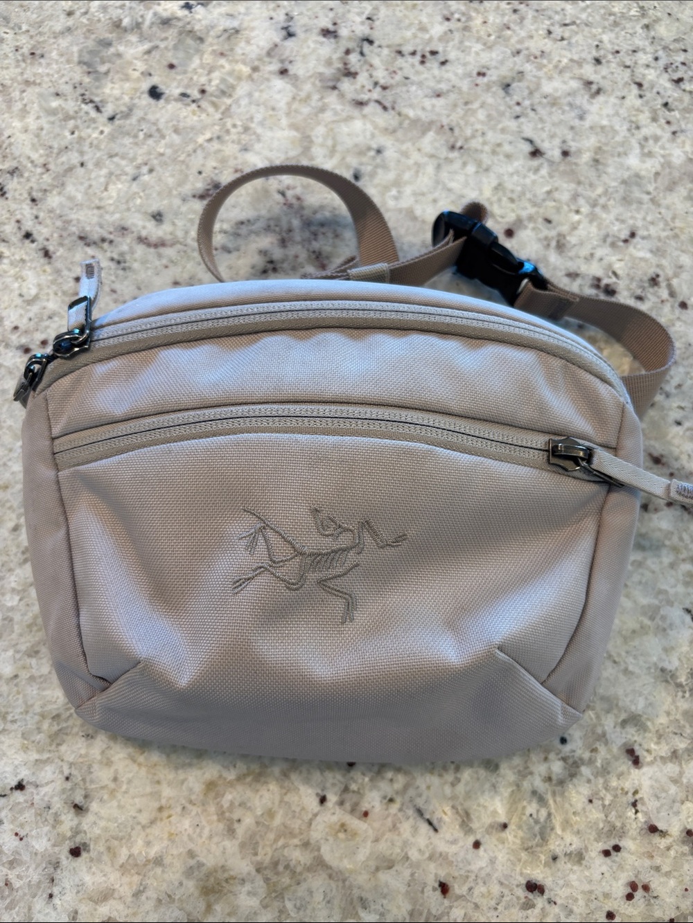 Arc'teryx Beige Mantis 1 Waistpack- Compact Everyday Carry